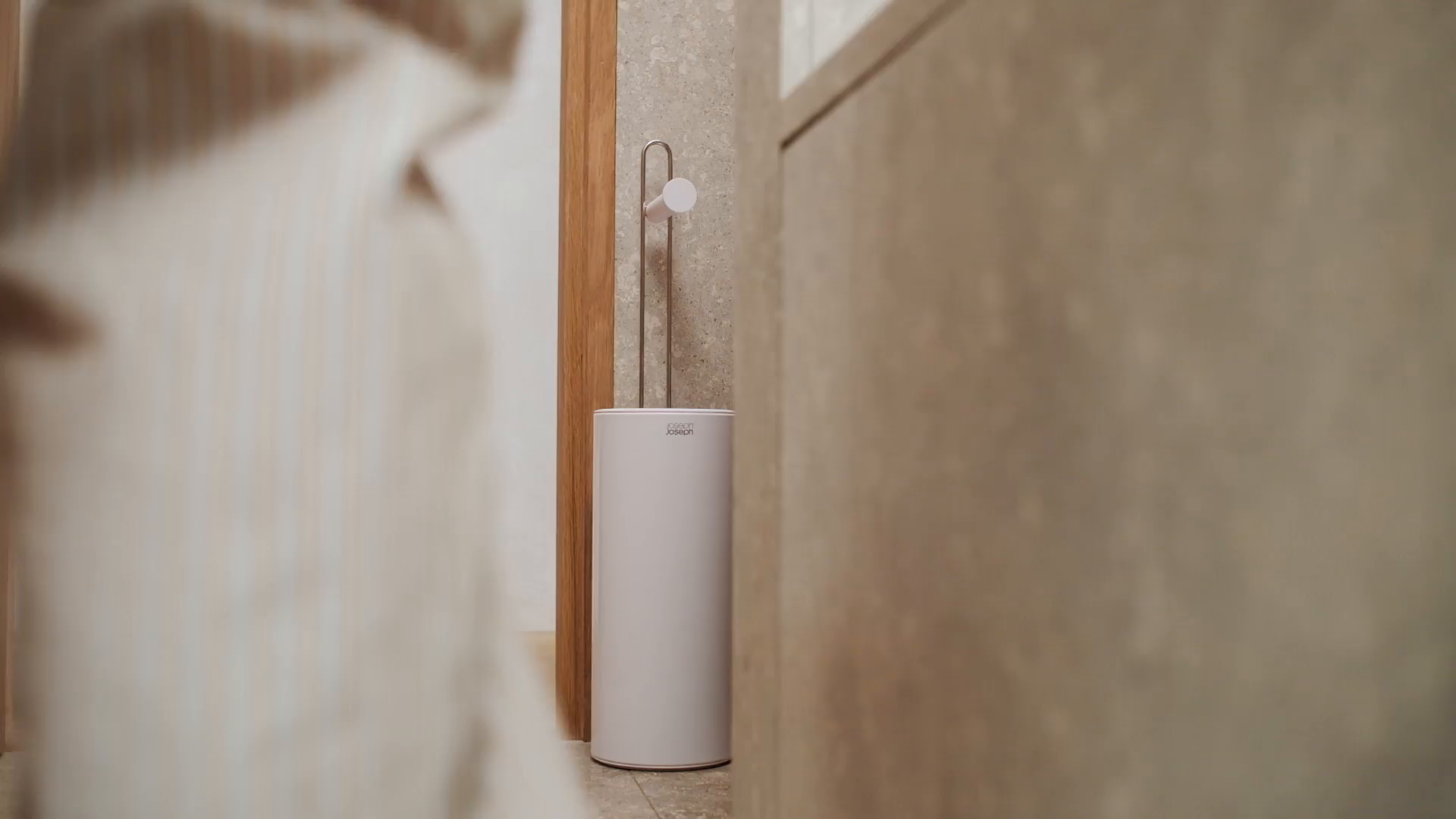 EasyStore™ White Toilet Paper Holder | Joseph Joseph US